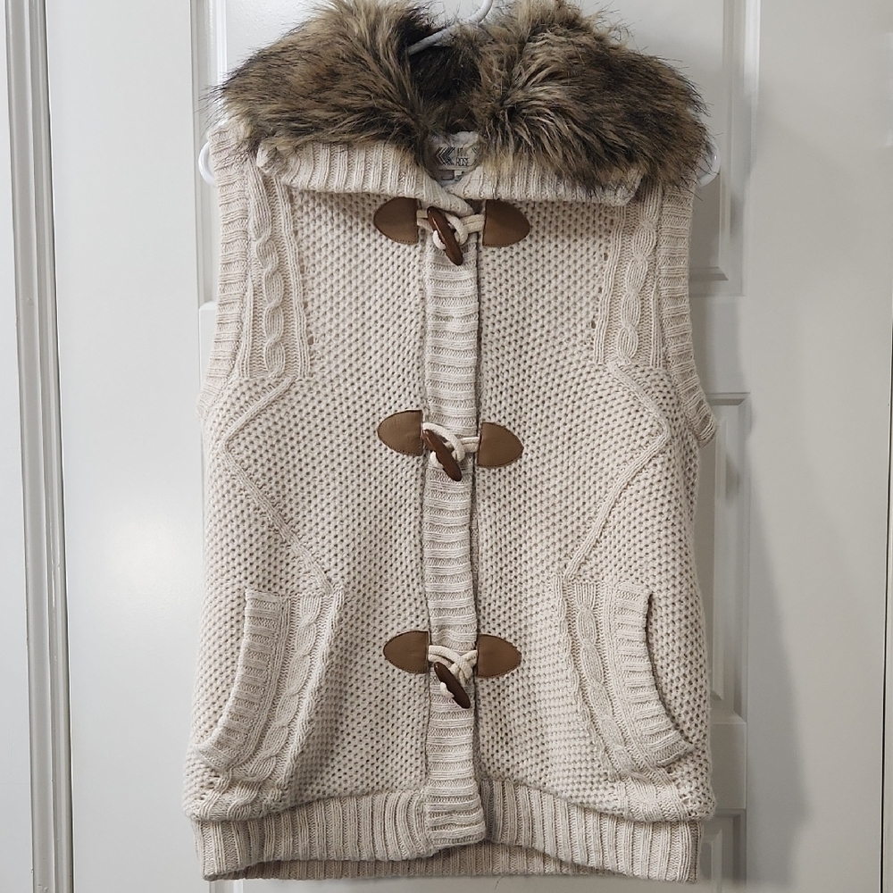 Pink Rose Faux Fur Collar Sweater Vest - Medium